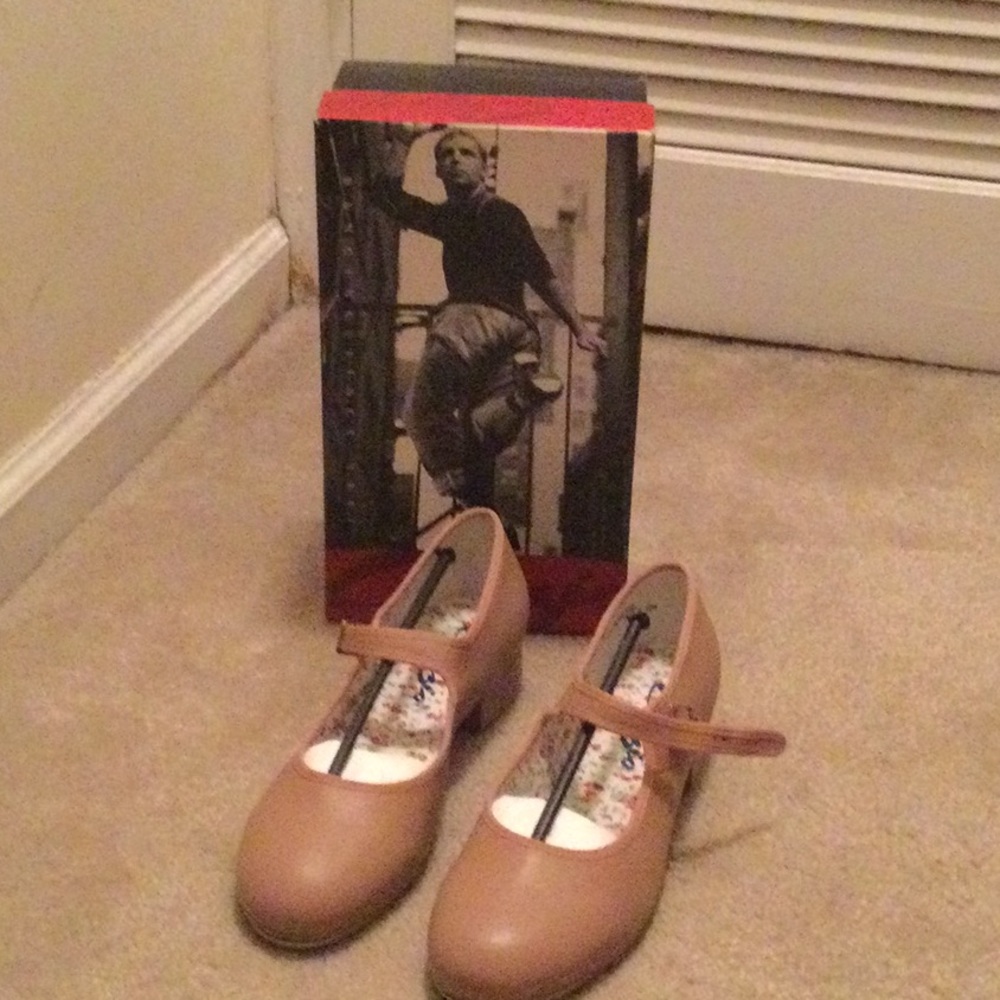 Capezio NIB Beige Tap Shoes Size 11